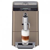 Компания JURA представила самую маленькую автоматическую кофемашину в мире ENA Micro 9 One Touch в новом серебристо-коричневом цвете, оснащенную технологией One Touch Cappuccino.